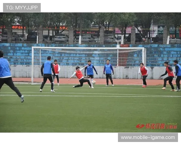 湘超联赛激情再燃各路劲旅鏖战绿茵赛场掀起足球热潮 湘超联赛激情再燃各路劲旅鏖战绿茵赛场掀起足球热潮